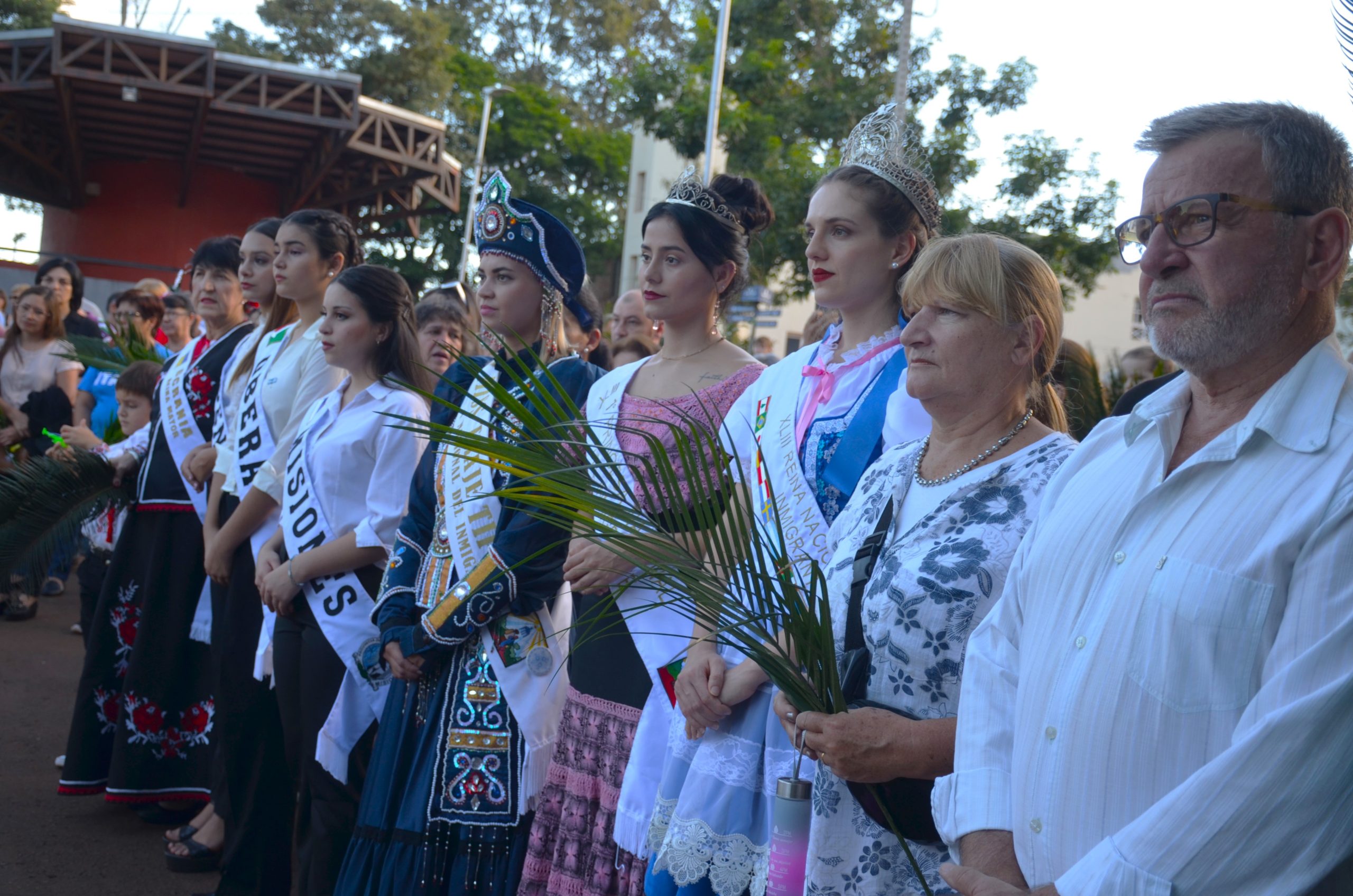 Una multitud vivió el Vía Crucis en el Parque de las Naciones