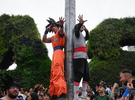 Miles de fanáticos se congregaron este domingo en el Obelisco para despedir a Akira Toriyama, creador de Dragon Ball