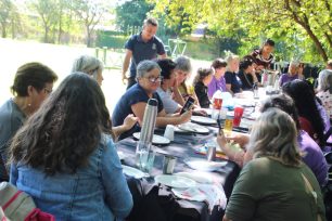 El ministro de Desarrollo Social, Fernando Meza, acompañó a adultos mayores que visitaron la ciudad de Posadas