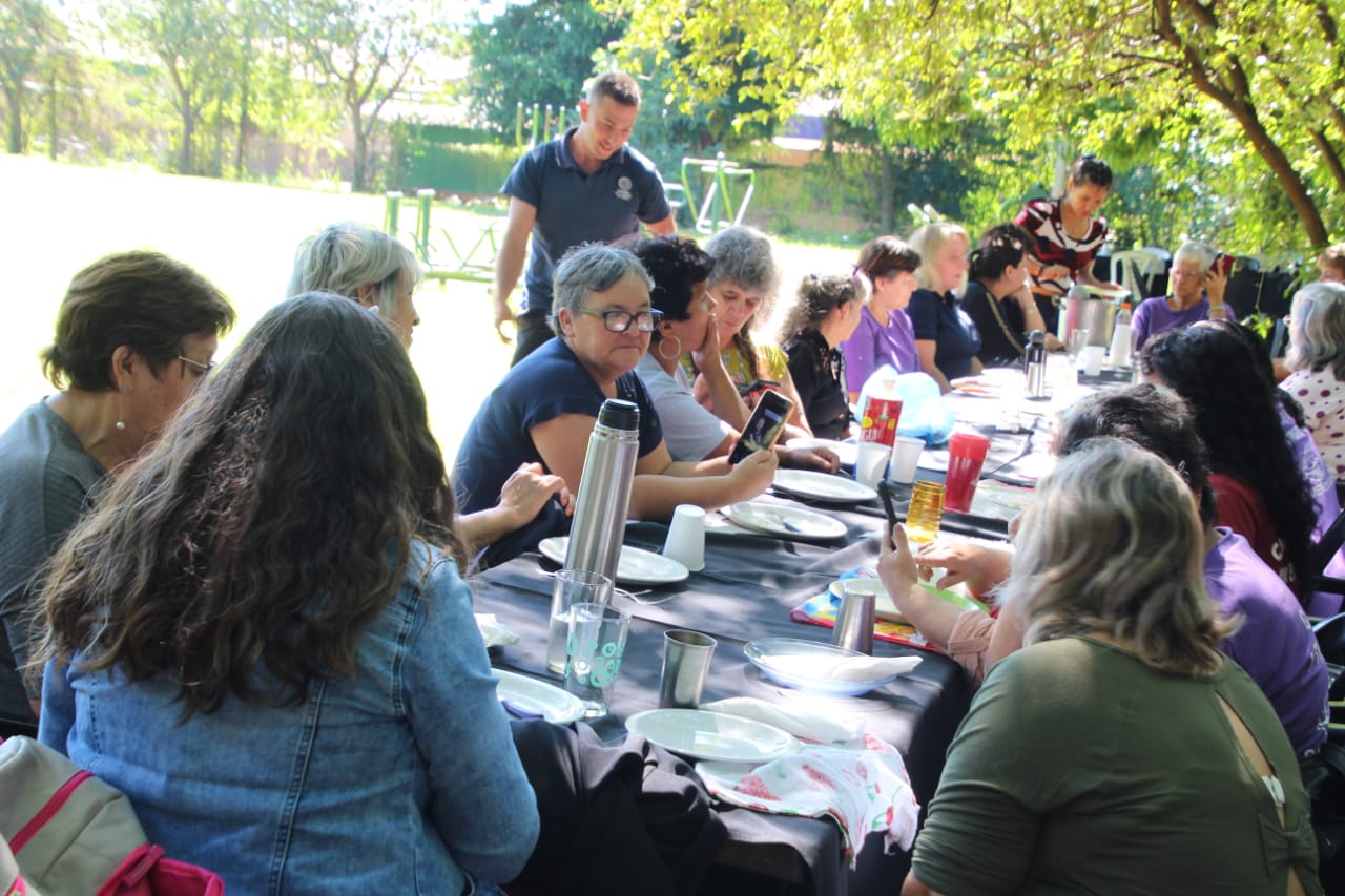 El ministro de Desarrollo Social, Fernando Meza, acompañó a adultos mayores que visitaron la ciudad de Posadas