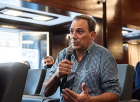 Jonás Peterson renuncio  a la presidencia del INYM