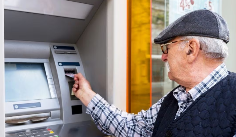 Confirman el bono de $70 mil para jubilados en mayo, y un aumento del 11% la jubilación mínima quedará en $260.141,60