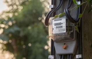 Nación bajó el tope de consumo de luz con subsidio