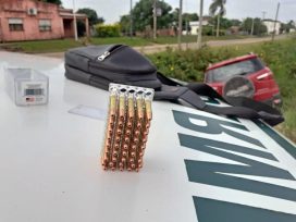 Dos vehículos con pedido de secuestro fueron recuperados en Alvear y Santo Tomé, uno de ellos termino en una cuneta y se encontró una caja con 45 municiones