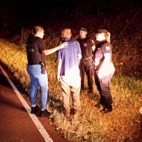 Rescataron a un agricultor de 76 años que se lesionó cosechando yerba durante la noche