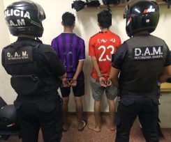 Delincuentes con amplio prontuario delictivo y familiares atacaron a policías para evitar su detención