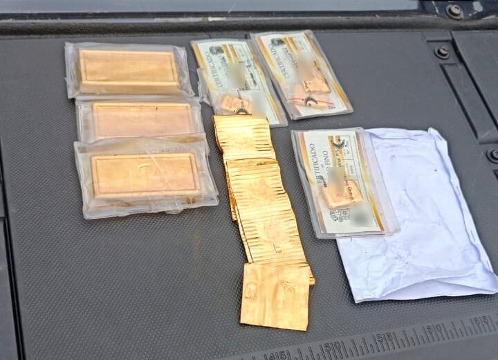 Un Argentino y un Alemán evadieron un control y terminaron detenidos con oro y gran cantidad de divisas en su poder