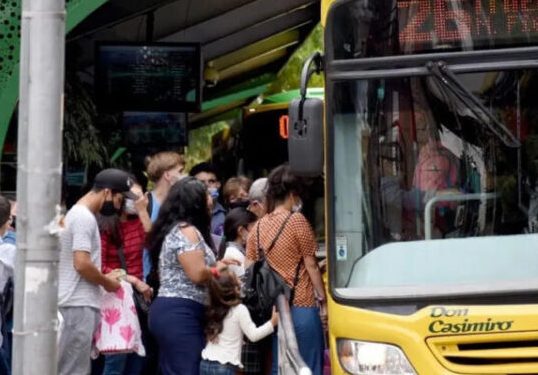 Pablo Velázquez presentó un proyecto para mejorar el sistema de transporte público en Posadas