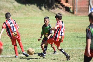 Más de 100 niños y niñas participaron del torneo infantil de fútbol en Oberá