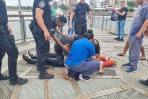 Policías rescataron a un hombre de las aguas del Río Paraná en Posadas