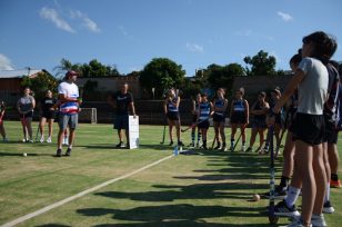 Profesores, jugadores y estudiantes se capacitaron en técnicas de Hockey