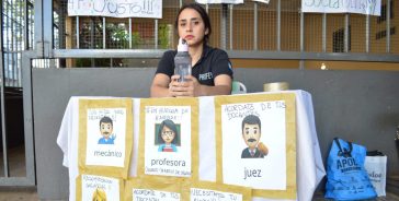 Una profesora de matemática  inicio una huelga de hambre como reclamo a una mejora salarial