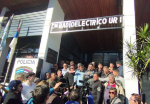 Se anunció un aumento para la Policíab después de las negociaciones con los delegados