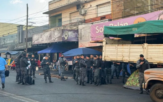 Inicio el sexto día de acampe sobre avenida Uruguay y también se sumaron miembros del GIR