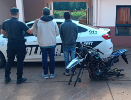 Efectivos de la Seccional Tercera de Oberá recuperaron una moto robada detuvieron a dos sujetos