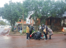 OBERÁ: Motociclista chocó contra una camioneta y fue hospitalizado
