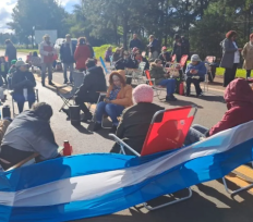 Docentes autoconvocados realizan cortes en las rutas 12 y 14, continúan los reclamos por una recomposición salarial justa