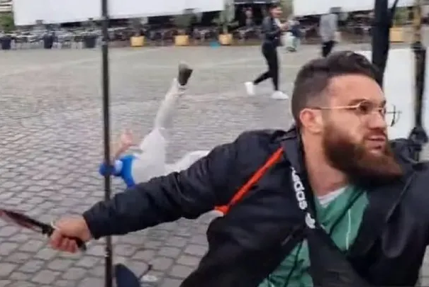Ataque en Alemania: un hombre apuñaló a un activista anti-islam en una plaza