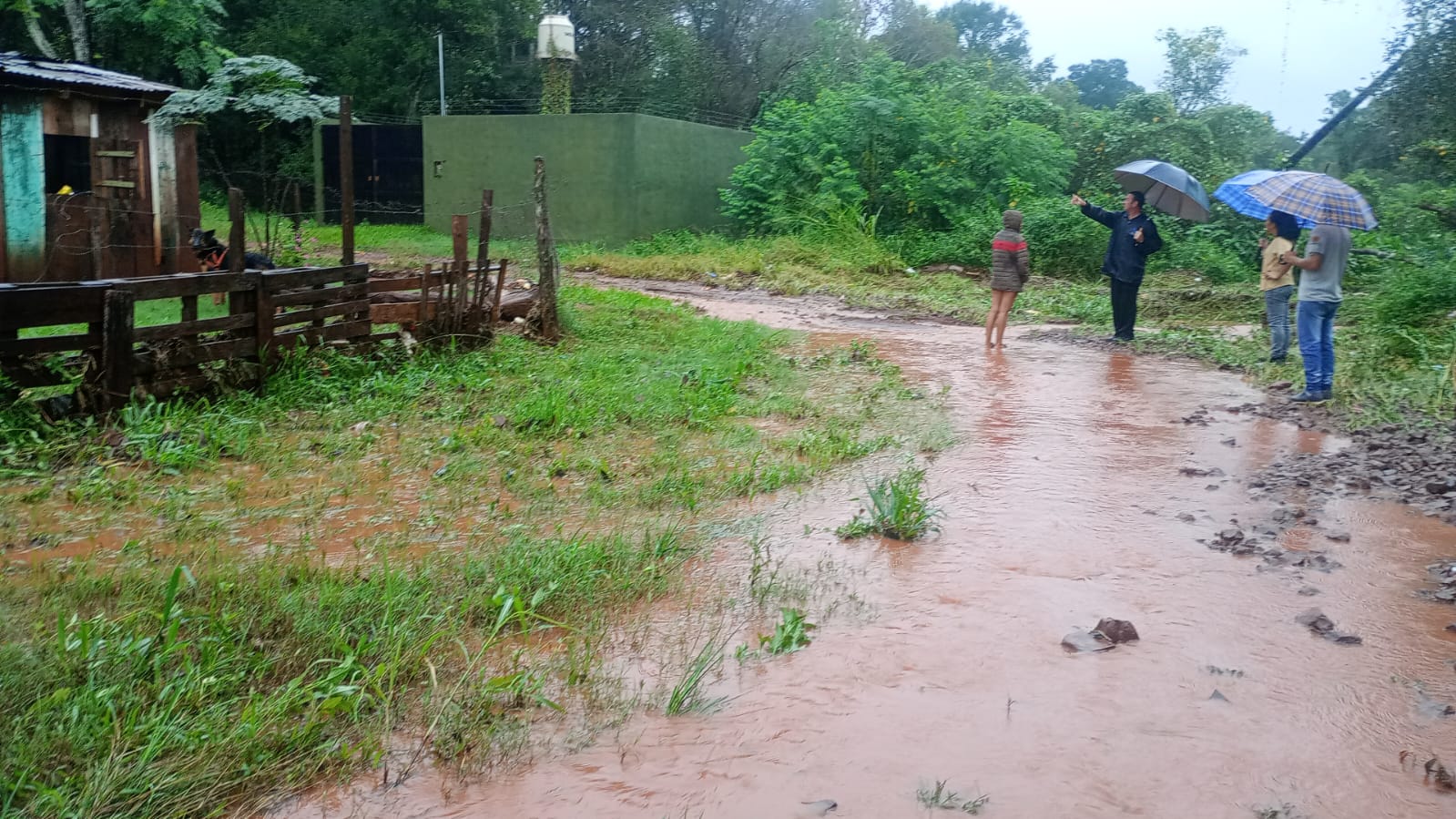 Vecinos de Oberá asistidos por el temporal