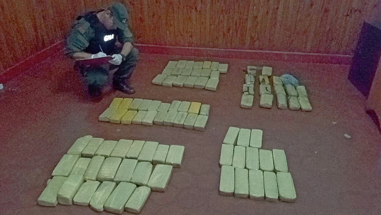 Gendarmería secuestró 12 mil paquetes de cigarrillos y más de 101 kilos de marihuana
