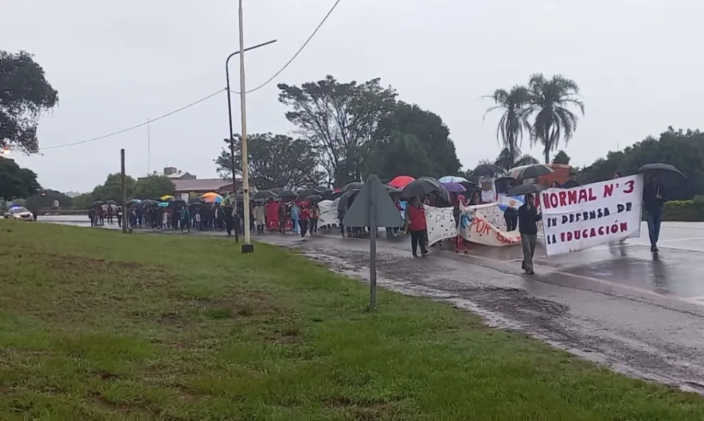 Docentes no bajan los brazos y continúan sus reclamos, en toda la provincias hay marchas y movilizaciones