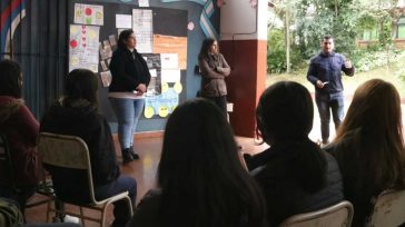 Conversatorio sobre Derechos y Problemáticas Adolescentes en el CEP N°8 de Oberá