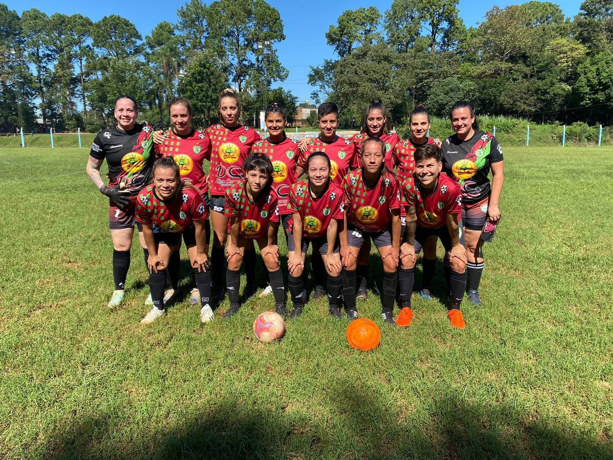 Fútbol: AEMO con doble jornada, el femenino debuta y el masculino recibe a Brown