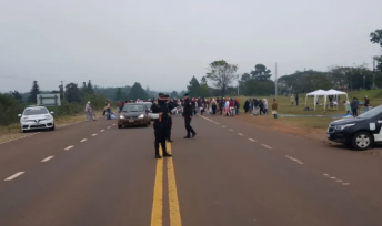 Docentes autoconvocados cortan la ruta 14 en Alem y San Pedro