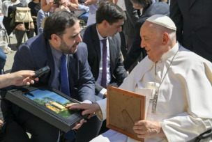 El intendente de Alem se reunió con el papa, y bendijo a la comunidad Misionera