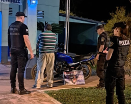 PANAMBÍ: Realizaba maniobras peligrosas con su motocicleta y terminó detenido por la Policía