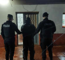 Detuvieron a un hombre que era parte del grupo que agredió a la policía y dañó patrulleros y en Campo Ramón