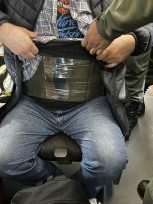 PUERTO IGUAZÚ: Dos personas llevaban adosados al cuerpo 120 smartphones, en chalecos debajo de sus prendas de su ropa