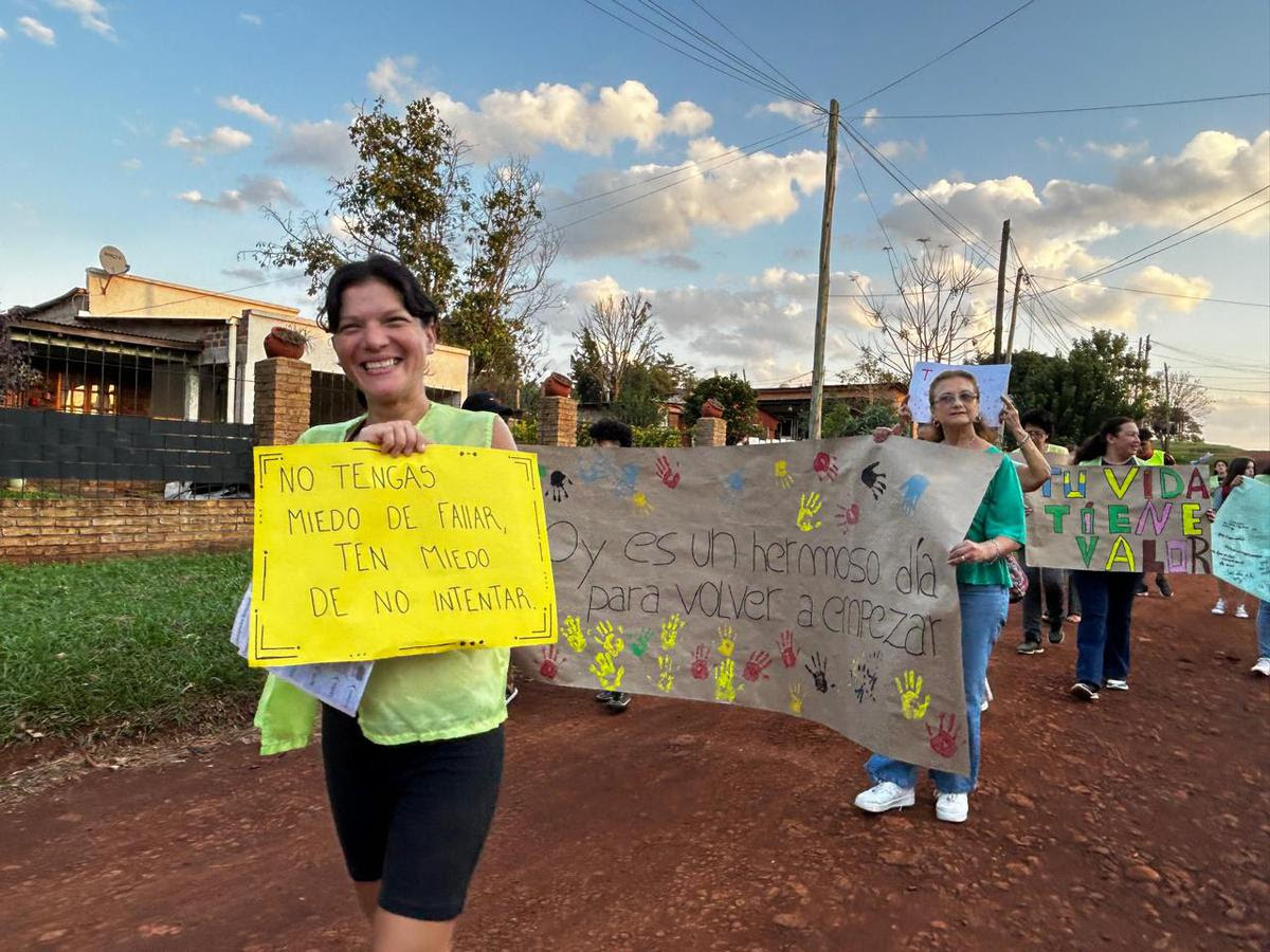 Caminata Comunitaria en Villa Stemberg: Un llamado a la prevención y asistencia de adicciones
