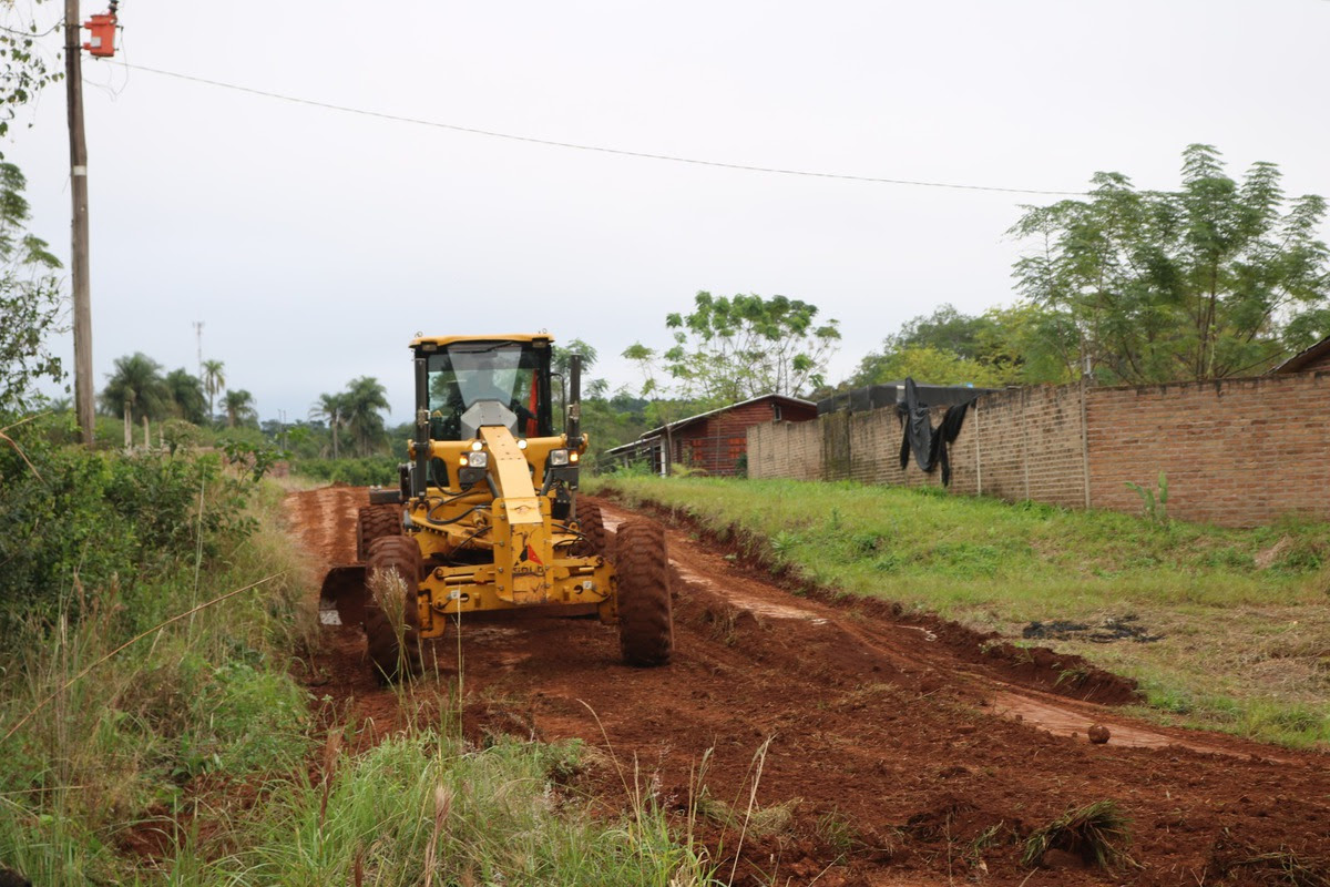 Mantenimiento de caminos terrados: Barrio Copisa, Londin y Punta Alta de Oberá