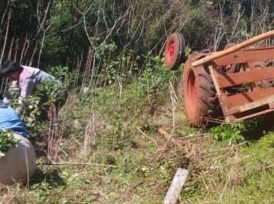 Un maquinista falleció tras volcar su tractor en Colonia Alberdi