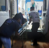 Policías asistieron a un hombre que cayó del techo de una casa en el Barrio Osorio