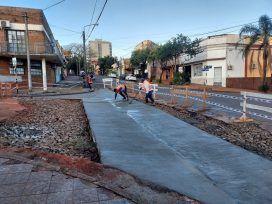 Obras Públicas en Oberá: Badén de calle Buenos Aires en etapa de fraguado