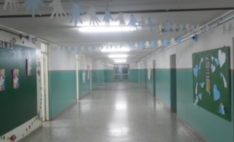 Una docente daba una clase de Ingles sufrió un paro cardiaco y falleció frente de sus alumnos