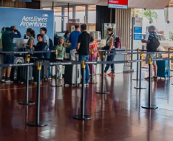 Aerolíneas Argentinas acusó a gremios de cancelar y demorar vuelos con un “paro encubierto”