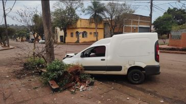 OBERÁ: Automovilista alcoholizado chocó contra un poste y resultó ileso