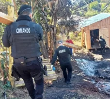 OBERÁ: Una familia perdió todo tras incendiarse su casa