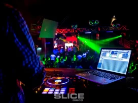 El Gobierno eliminó el pago a SADAIC por pasar música en fiestas privadas y hoteles