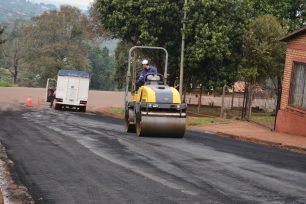 OBERÁ: Más barrios beneficiados con calles pavimentadas