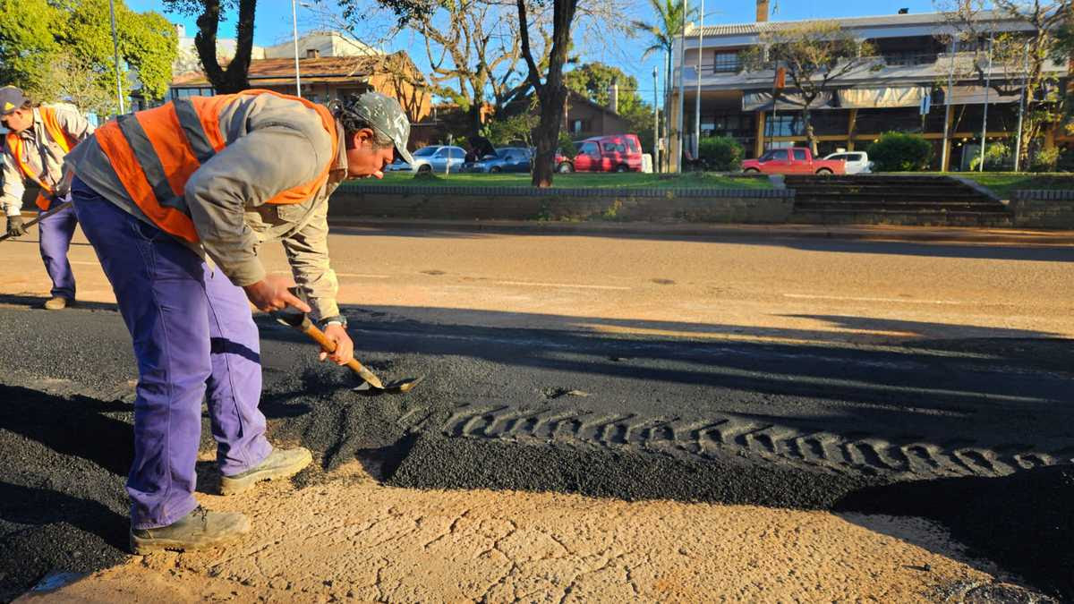 Obras Públicas: bacheos en diferentes calles céntricas de Oberá