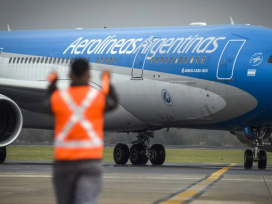 Paro de Aerolíneas, tres despidos de pilotos y amenazas de más cesantías