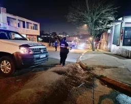 Una mujer lucha por su vida tras ser atropellada por un motociclista en Iguazú