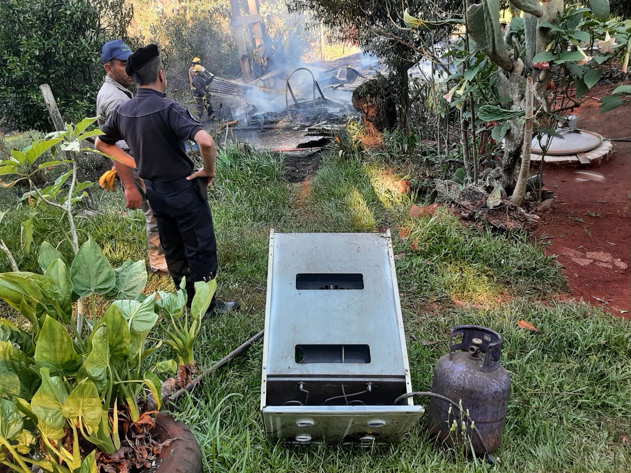 Incendio destruyó una vivienda familiar en Campo Viera