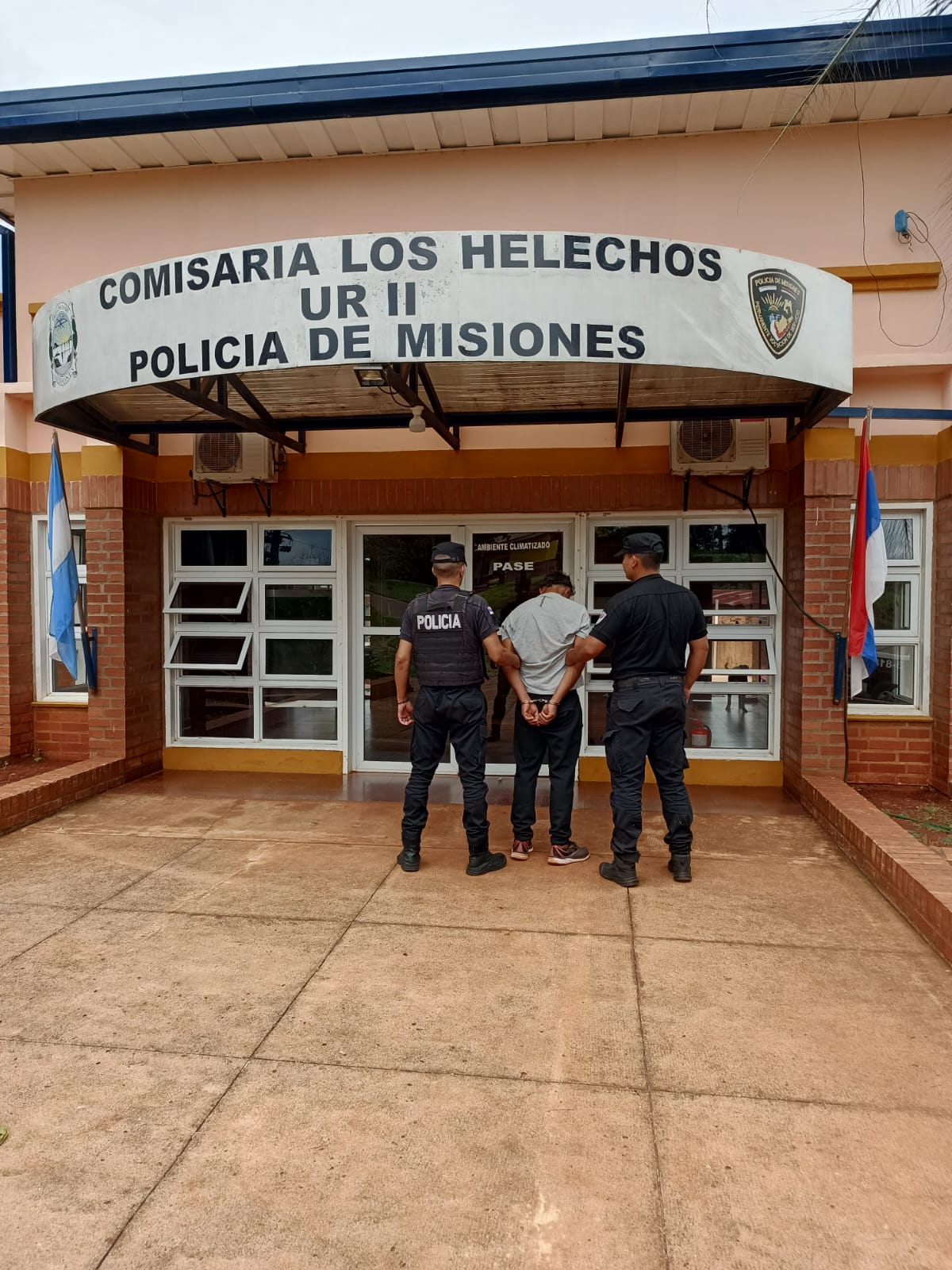 Policías de Los Helechos detuvieron a un hombre que macheteó a sus ex suegros y huyó