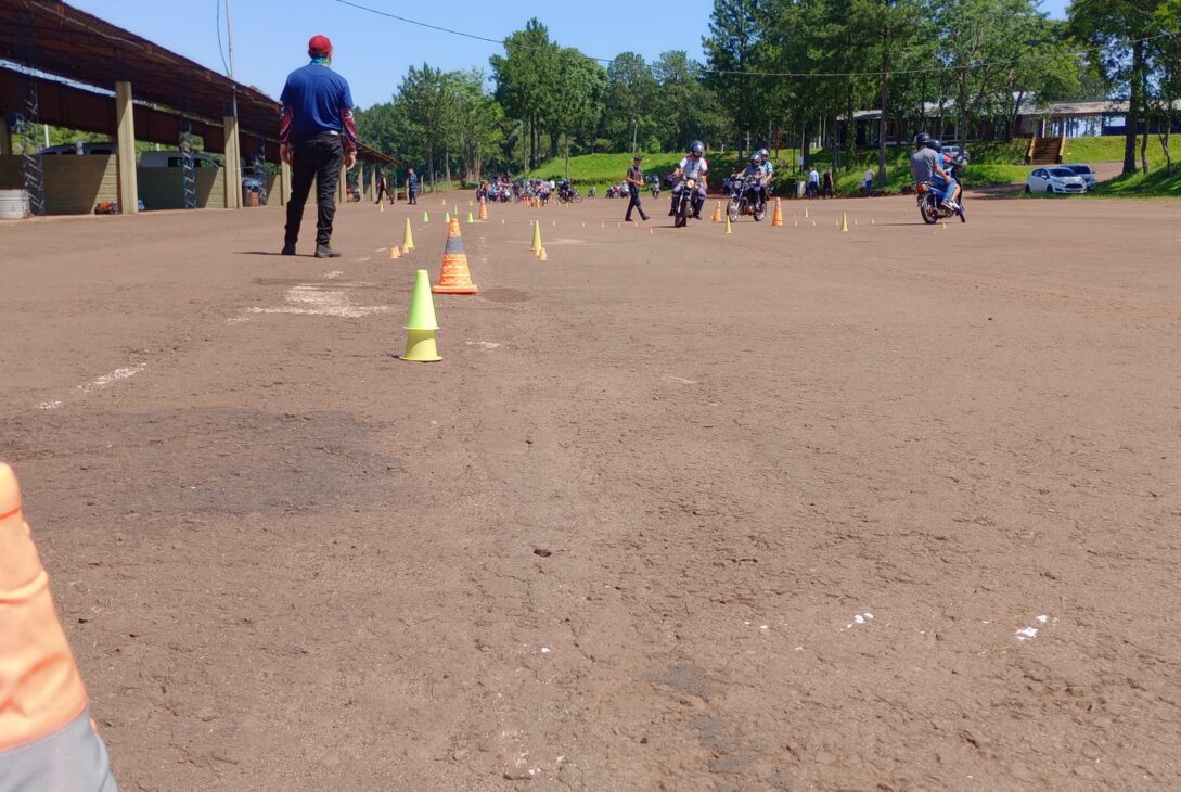 Nuevo taller de conducción segura para motocicletas en Oberá