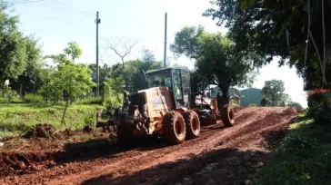 Arreglos de caminos en varios barrios Obereños